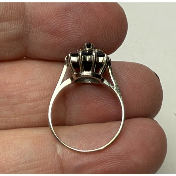 Vintage 10K White Gold Cluster Ring Natural Blue Sapphires 2.12 grams Size 6 - Picture 9 of 10